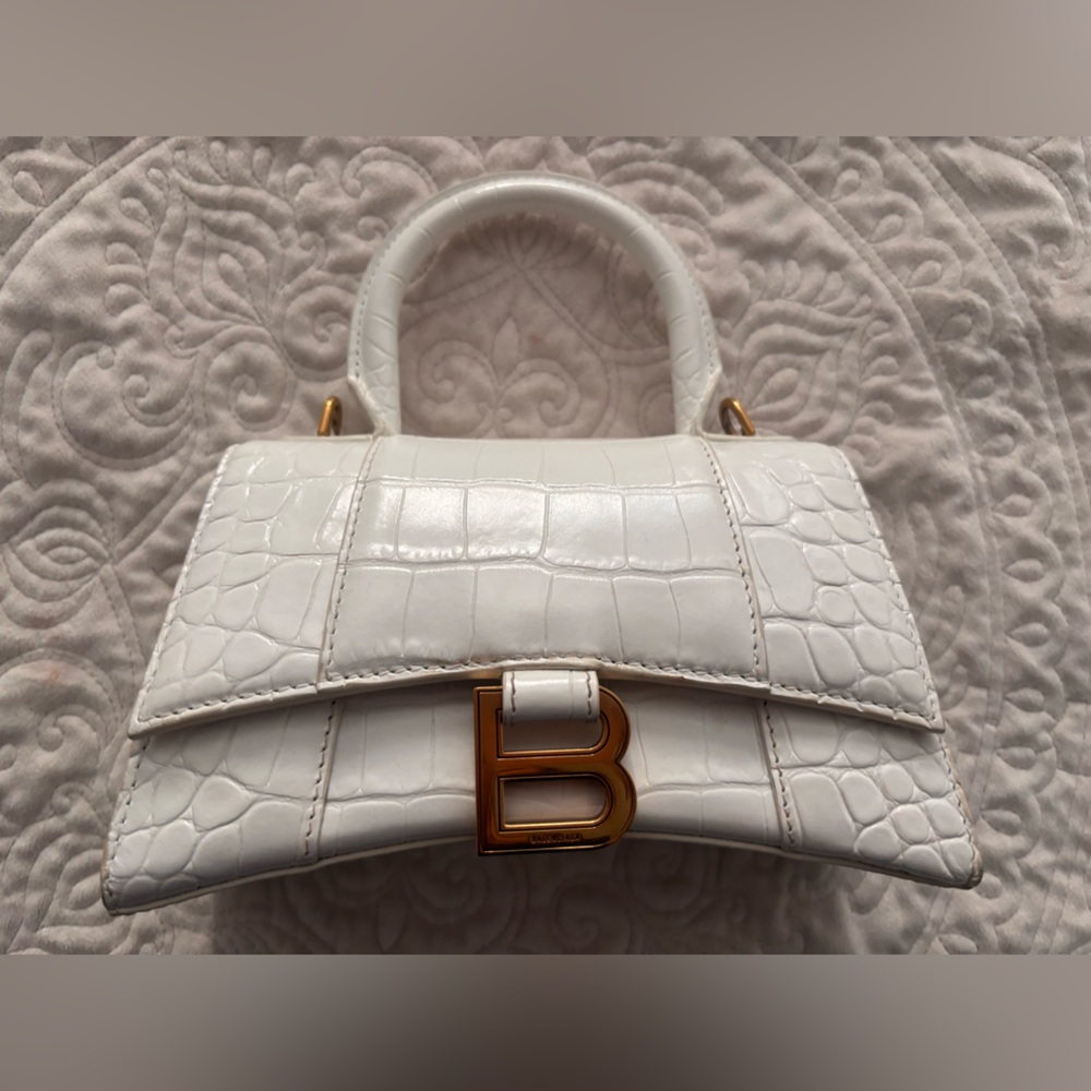 Elegant White Croc-Embossed Handbag